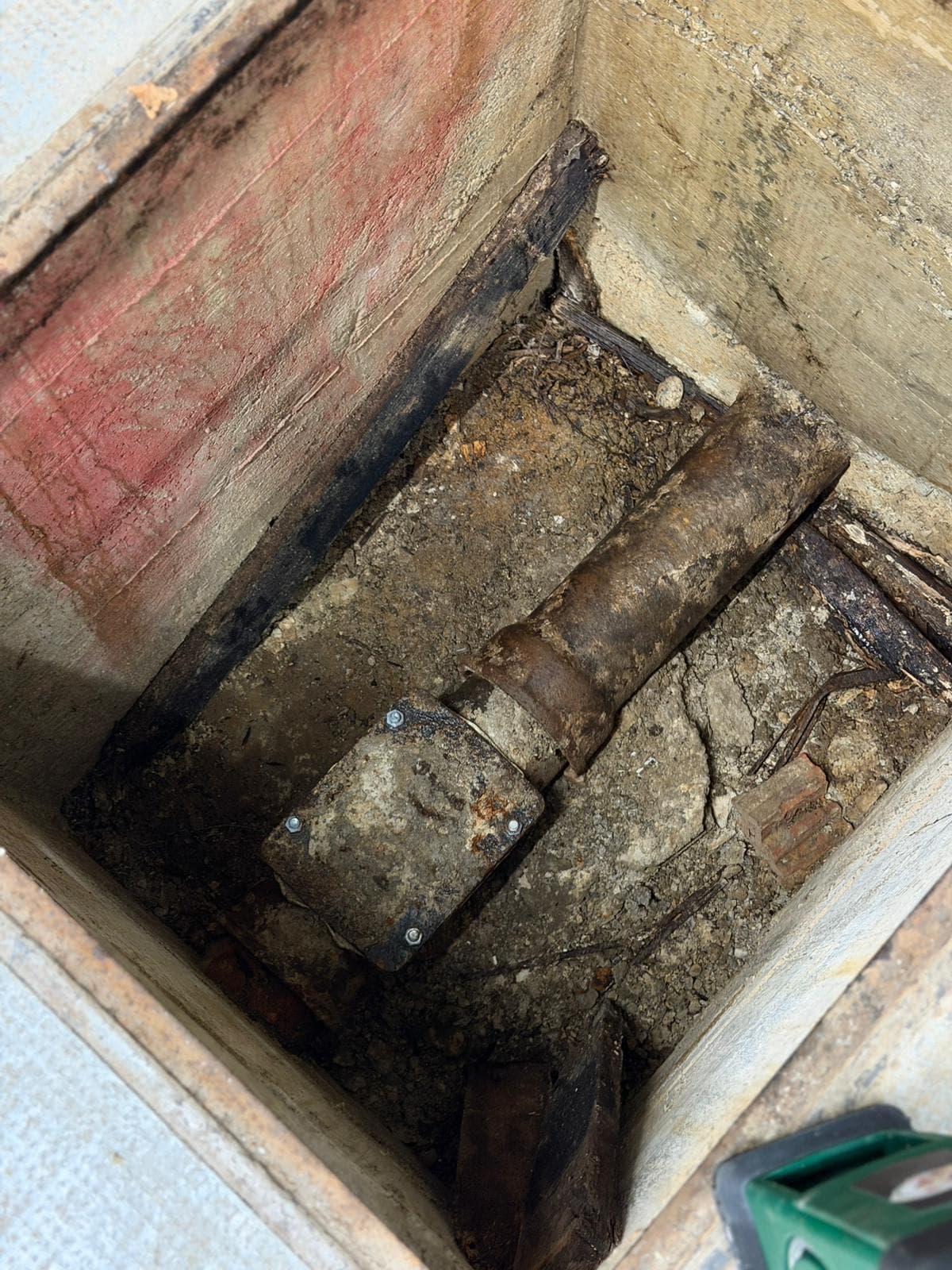 Hartnäckige Abflussverstopfung in München gelöst