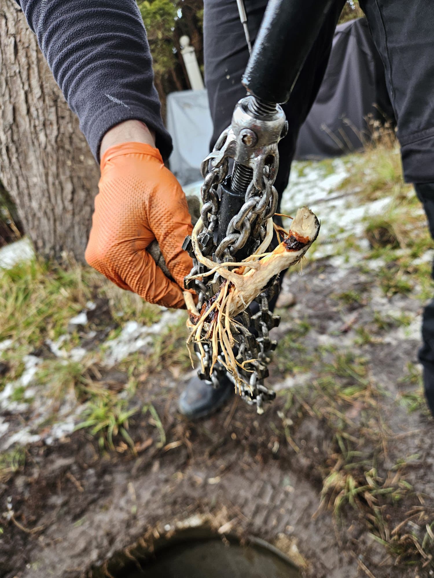 Professioneller Techniker mit Daumen hoch